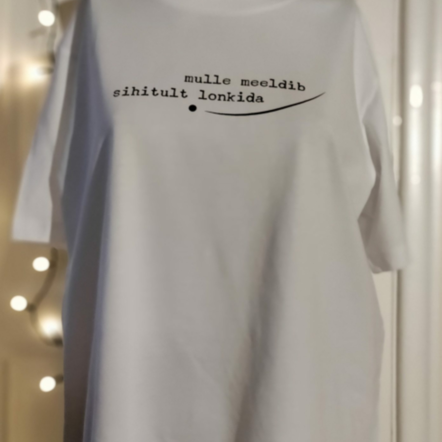Pluus "Mulle meeldib sihitult lonkida“ valge